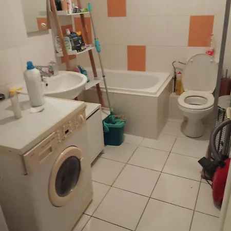 In Eine Whg In 63 Rue Des Abeilles Δωμάτια σε οικογενειακή κατοικία
